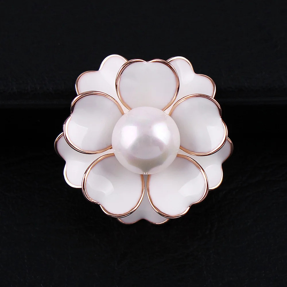Camellia Flower Brooch Plant Breastpin Pearl Buckle Temperament Coat Collar Pin Clothes Badge Jewelry Accessory for Woment Gift 241227