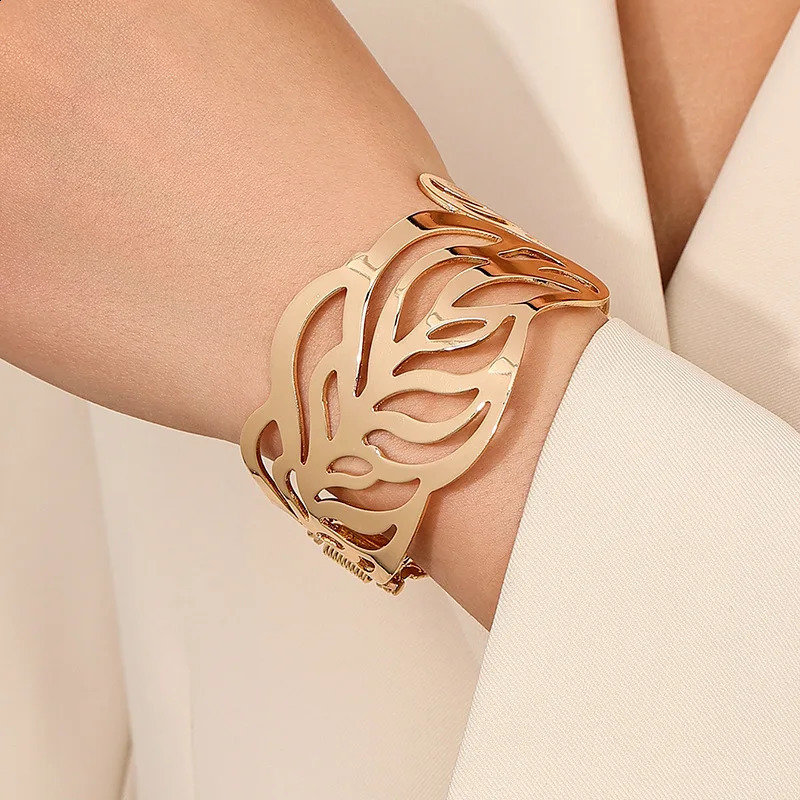 Bracelet For Women Vintage Metal Wide Face Hollow Leaf Spring Geometric Buckle Ladies Holiday Party Gift Fashion Jewelry DB022 241227