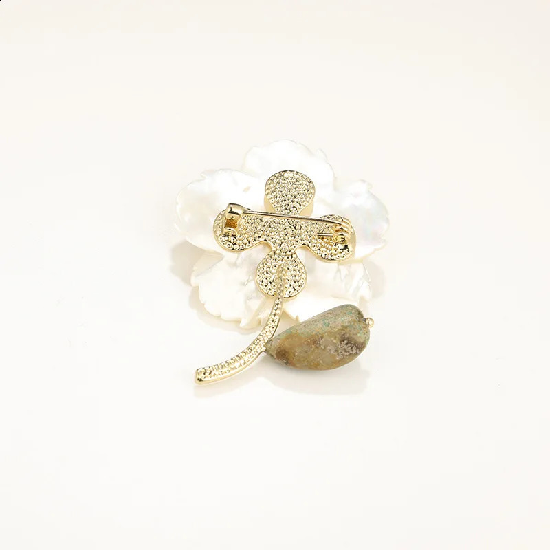 Natural Pear Shell Flower Brooch Natural Stone Brooch Accessories Wholesale 241227