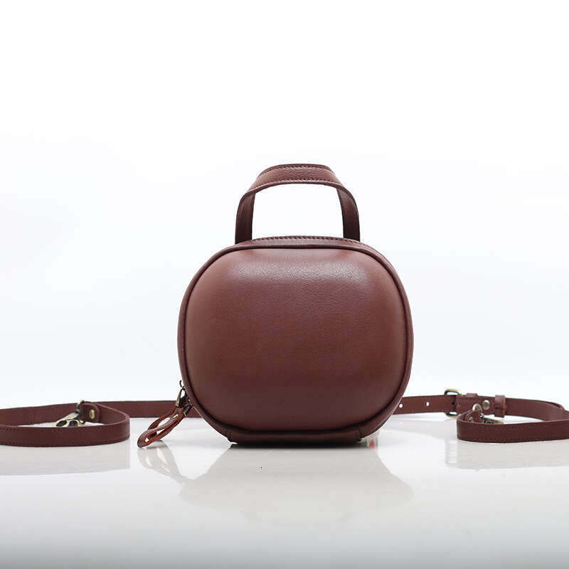 Leather Women's with Niche Temperament Portable Lunch Box Summer Minimalist Top Layer Cowhide Shoulder Crossbody Bag Shaped Small bag
