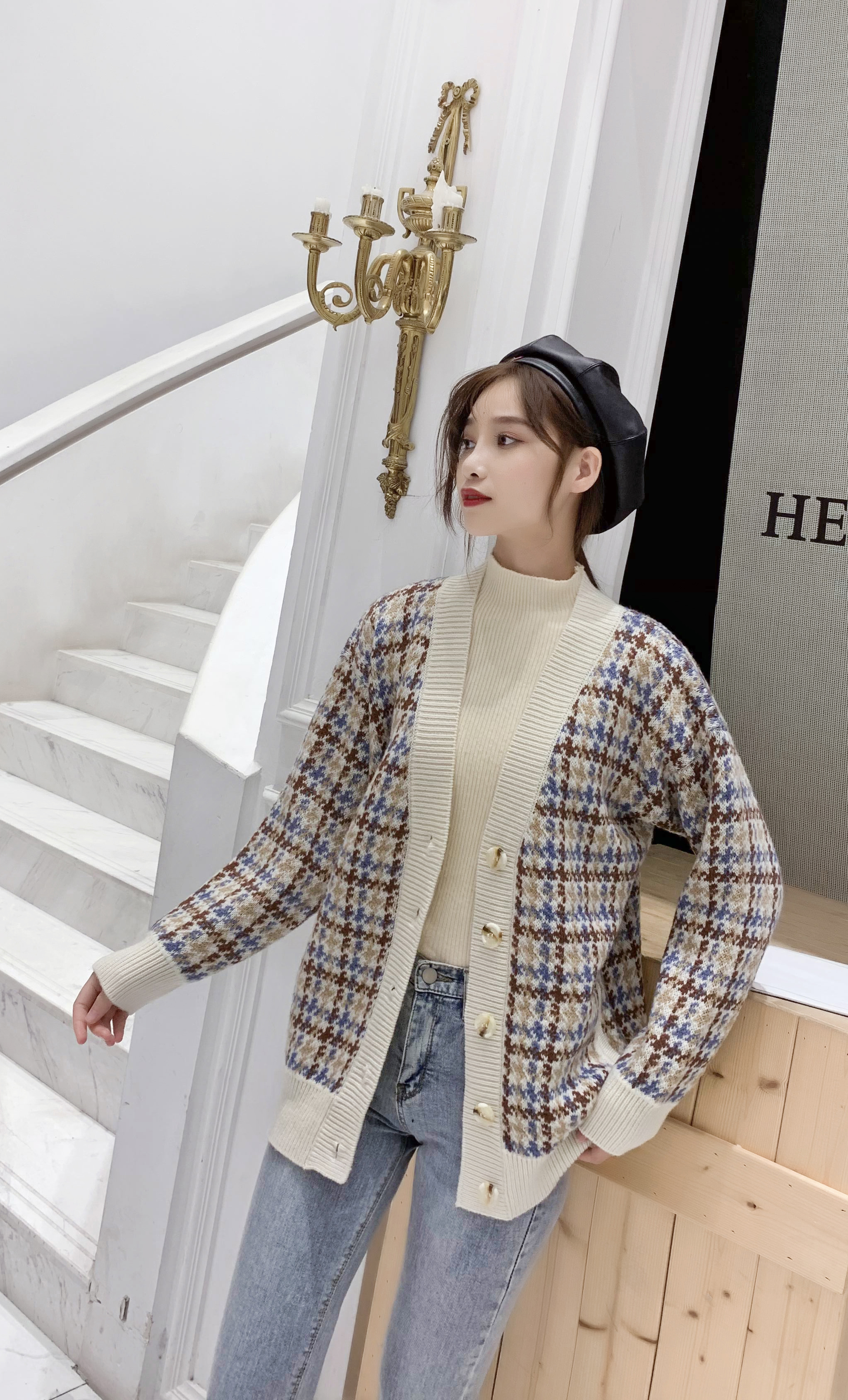 Elegant Women's Wool Sweater with Slim Design - Perfect for Cool Weather Comfort