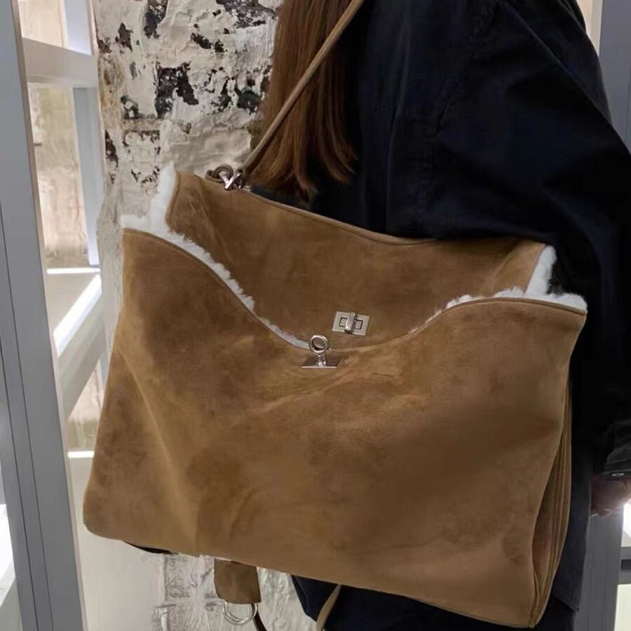 Bag 2025 New Product Internet Celebrity Same Style Fashion Versatile Flip Fur Contrasting Color Tote Casual Design Handheld Shoulder Bag Trendy
