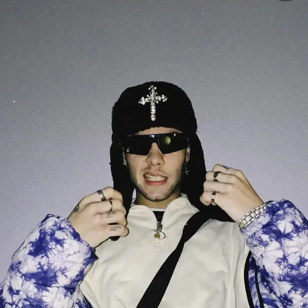 Autumn and winter street fashion personalized rhinestone embroidery splicing anti fur Lei Feng hat 241227