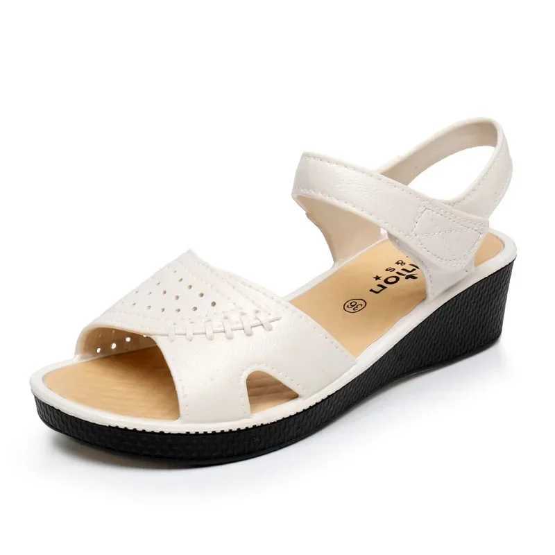 High Quality Middle aged Mom Sandals Summer Womens Sandals Slippers Flat Heel Soft Sole Elderly Sandals women shoes Bohemian T241227