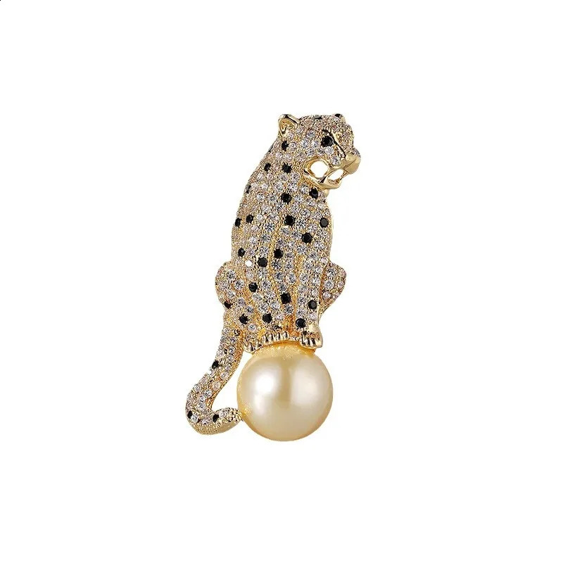 High Quality Copper Zircon Leopard Brooch Pearl Animal Brooch For Men Women Jewelry Gift Wholesale 241227