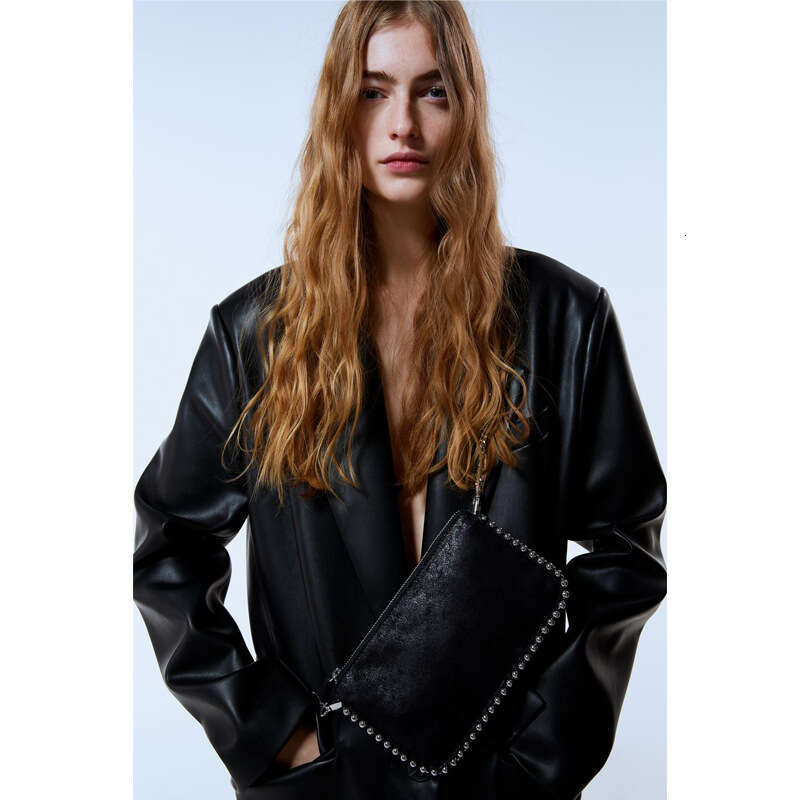 Z Women's 2025 New Chain Texture Square Versatile Fashion Rivet Decoration Black Single Cross Shoulder Small Bag