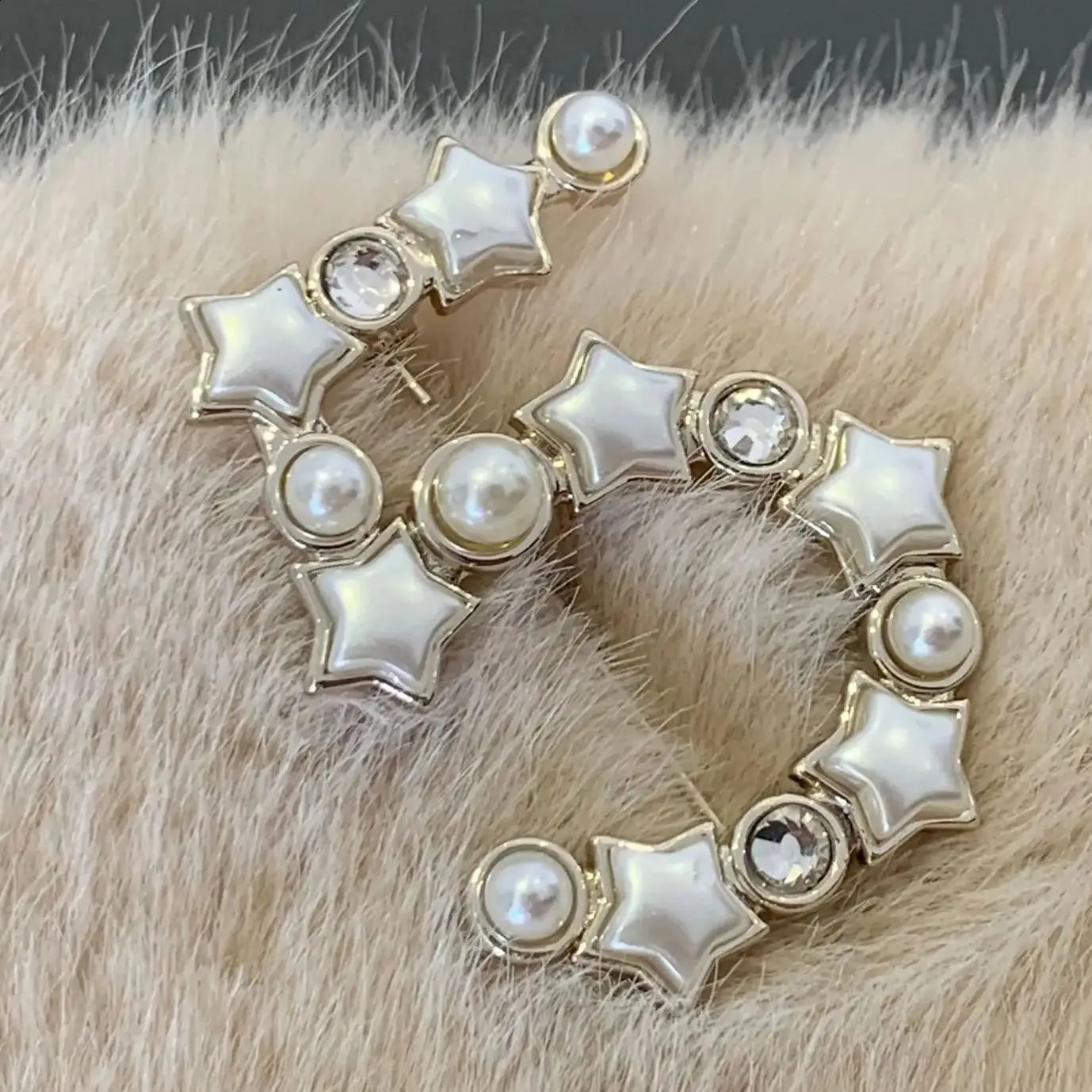 European and American star pearl brooch 241227