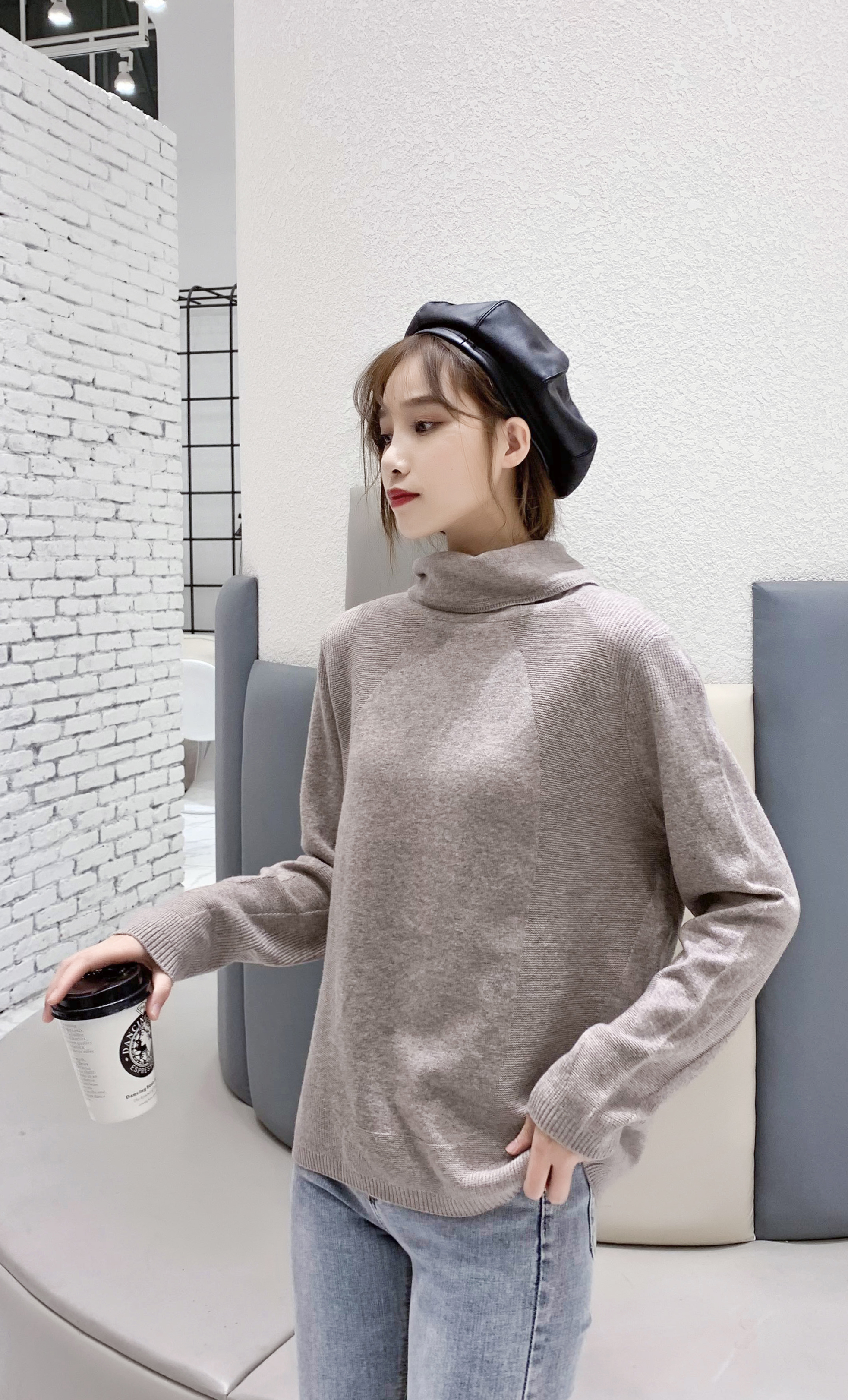 Elegant Women's Wool Pullover - Comfortable and Warm for Autumnal Weather