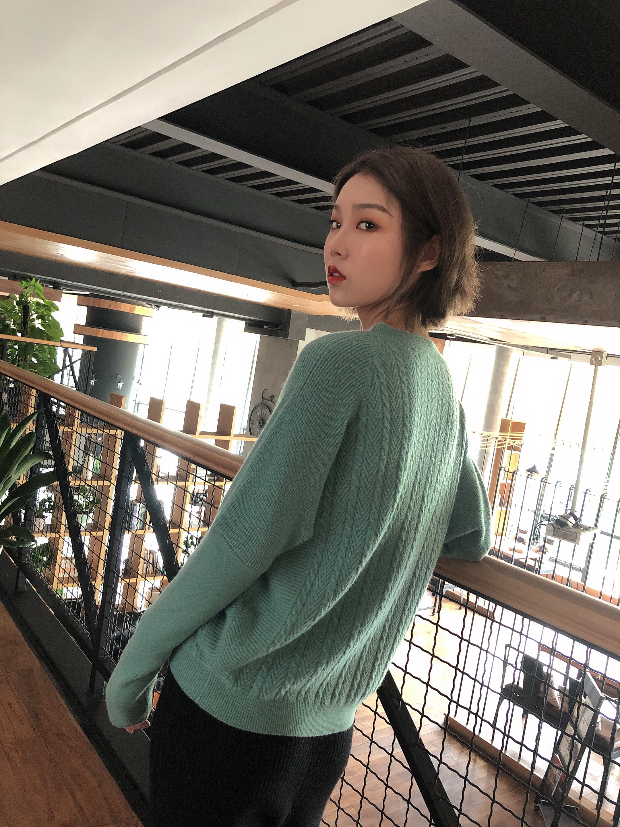 Sophisticated Slim-Fit Wool Pullover for Ladies Warmth Meets Style