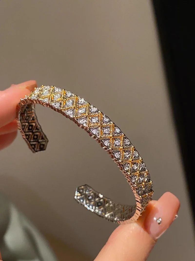 French n fashion jewelry two-color plated hollow triangle zircon open bracelet elegant womens party accessories 241227