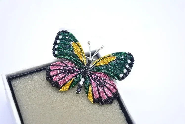 color butterfly brooch pin Crystal from Austrian Personalized animal brooches collar with accessories 241227