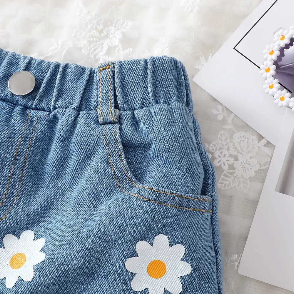 4-7 Ages Kid Girl Fashion Leisure Daisy Denim Shorts Blue Elastic Waistband Korean Style Shorts for Children Summer Outdoor Wear W241227