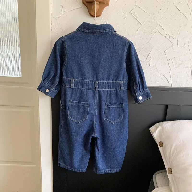 2024 Baby and toddler jeans jumpsuit boys and girls denim jacket fashionable childrens one-piece long sleeved jumpsuit casual children W241227