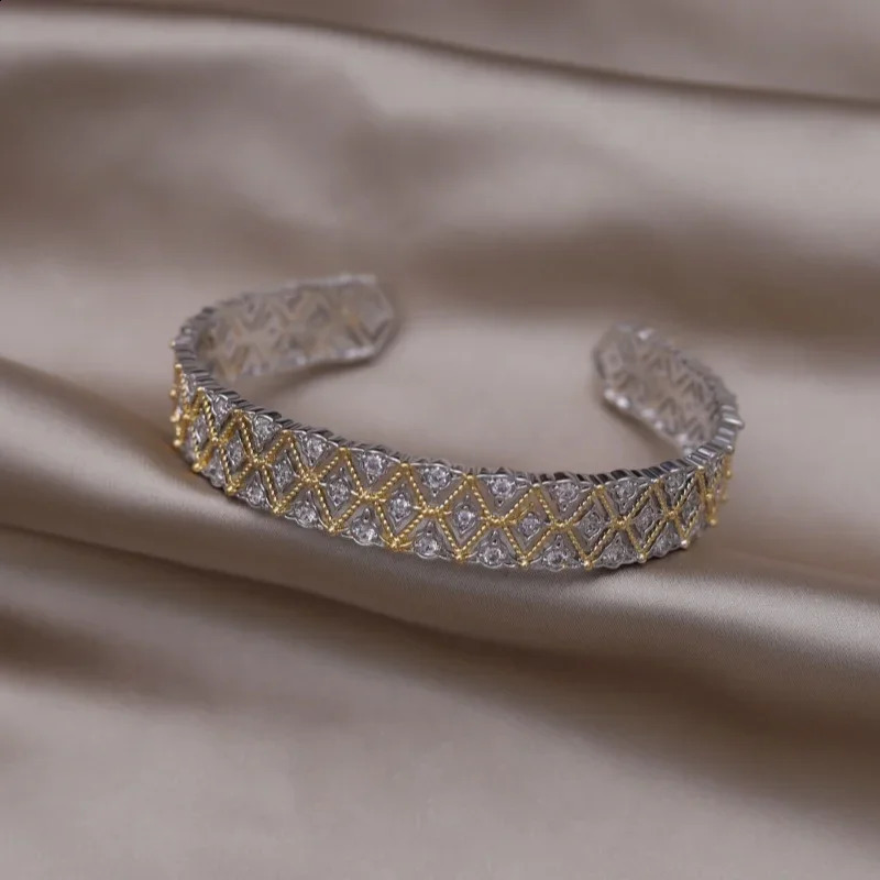 French n fashion jewelry two-color plated hollow triangle zircon open bracelet elegant womens party accessories 241227