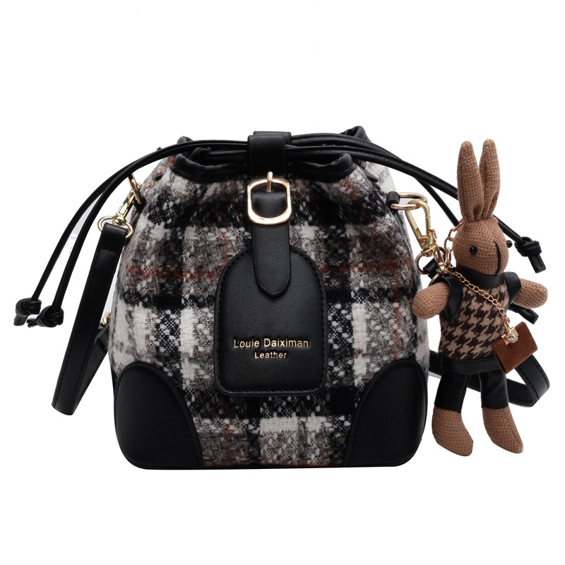 Versatile bucket bag shoulder messenger bag new spring plaid women's commuter bag