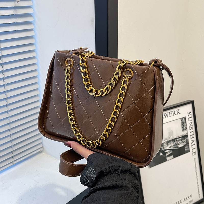 2025 new fashionable niche design fashionable women's shoulder bag multifunctional diamond grid handbag large capacity high appearance shoulder c