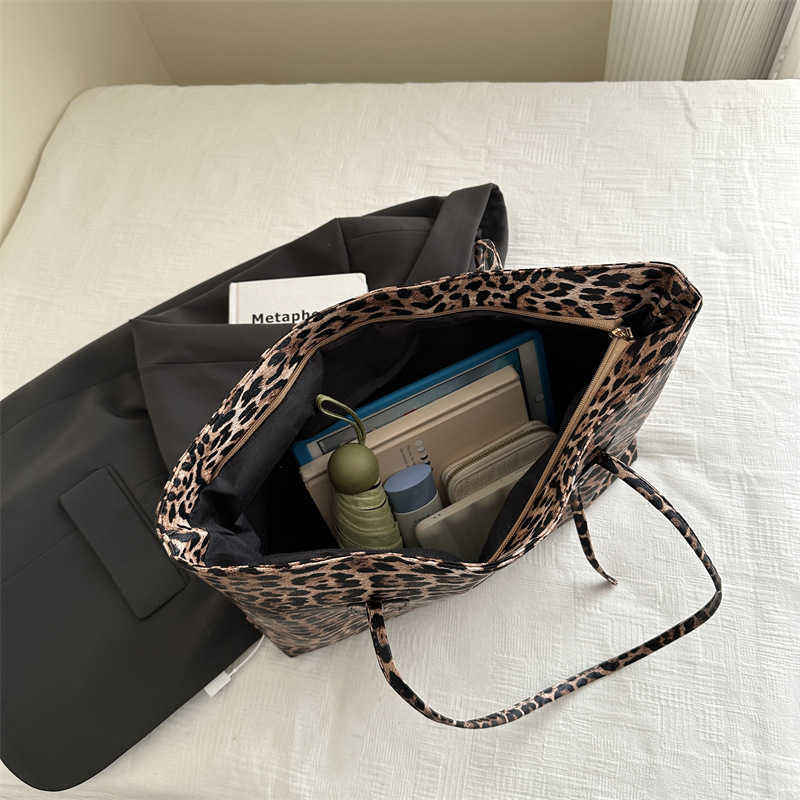 Autumn and Winter Large Capacity Leopard Pattern Tote Bag for Women 2024 New Fashion Commuter Single Shoulder Tote Bag Casual Bag 241227