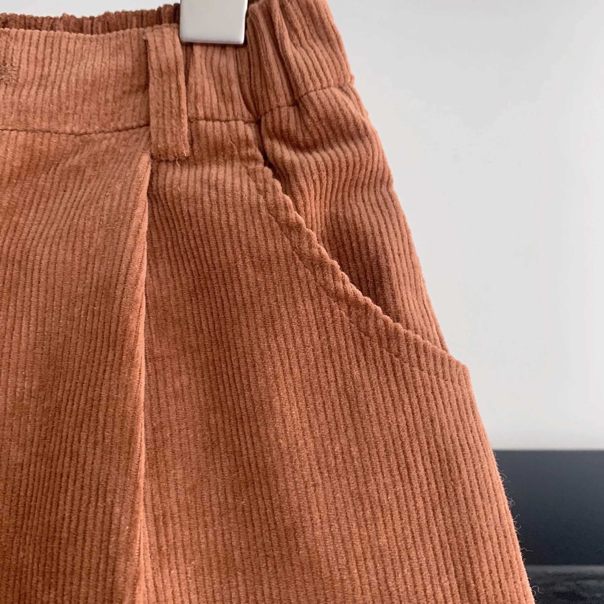 Spring and autumn girls retro Corduroy shorts childrens pocket striped casual pants fashionable childrens clothing W241227