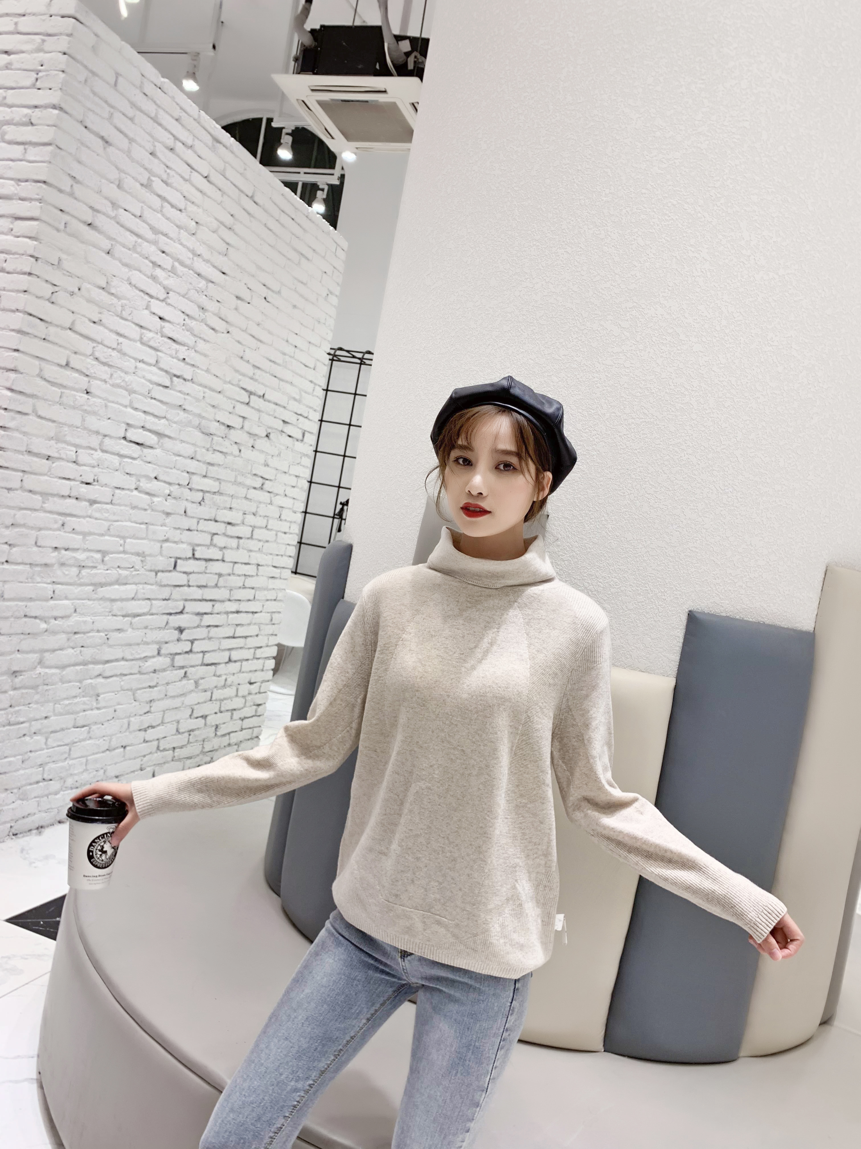 Elegant Women's Wool Pullover - Comfortable and Warm for Autumnal Weather