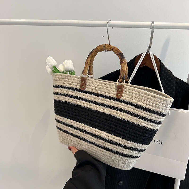 Commuting For Women, Large Capacity Bamboo Hand-Held Vegetable Basket, Woven Straw Bag, Fashionable And Versatile Beach Vacation Bag