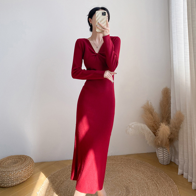 D7705 Slim V-neck long-sleeved knitted hip skirt female 2024 autumn and winter temperament medium-length slit dress