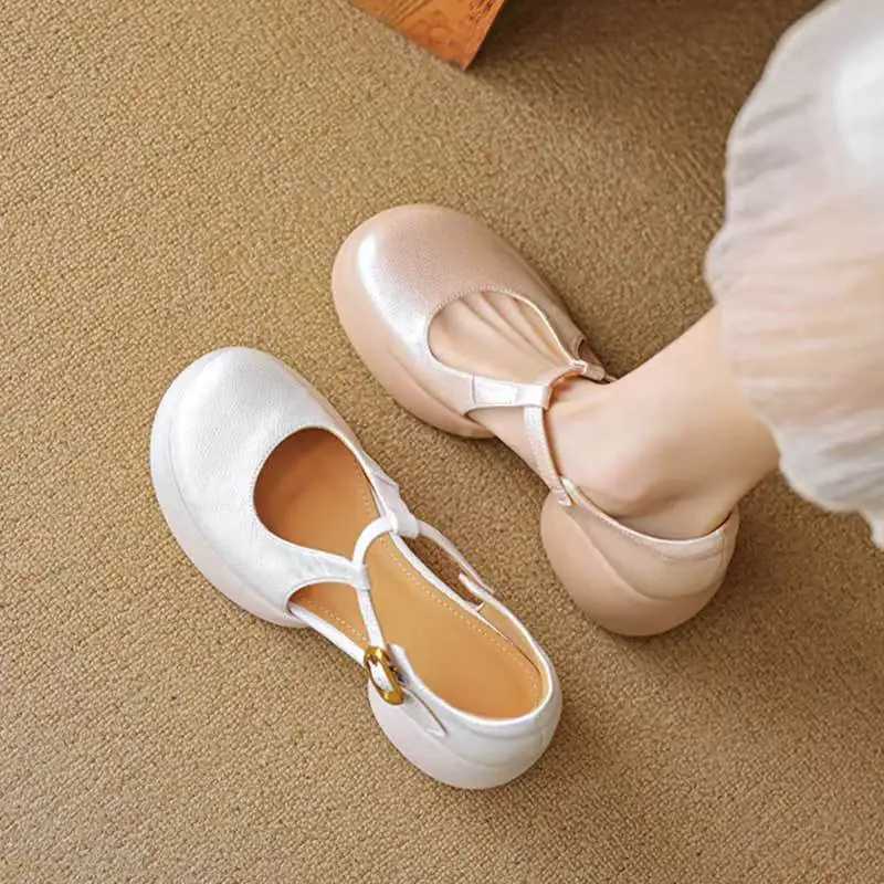 High Quality New Round Head Not Tired Feet Soft Leather Thick Sold Toe Sandals Womens Summer Hollow Thick Heels T241227