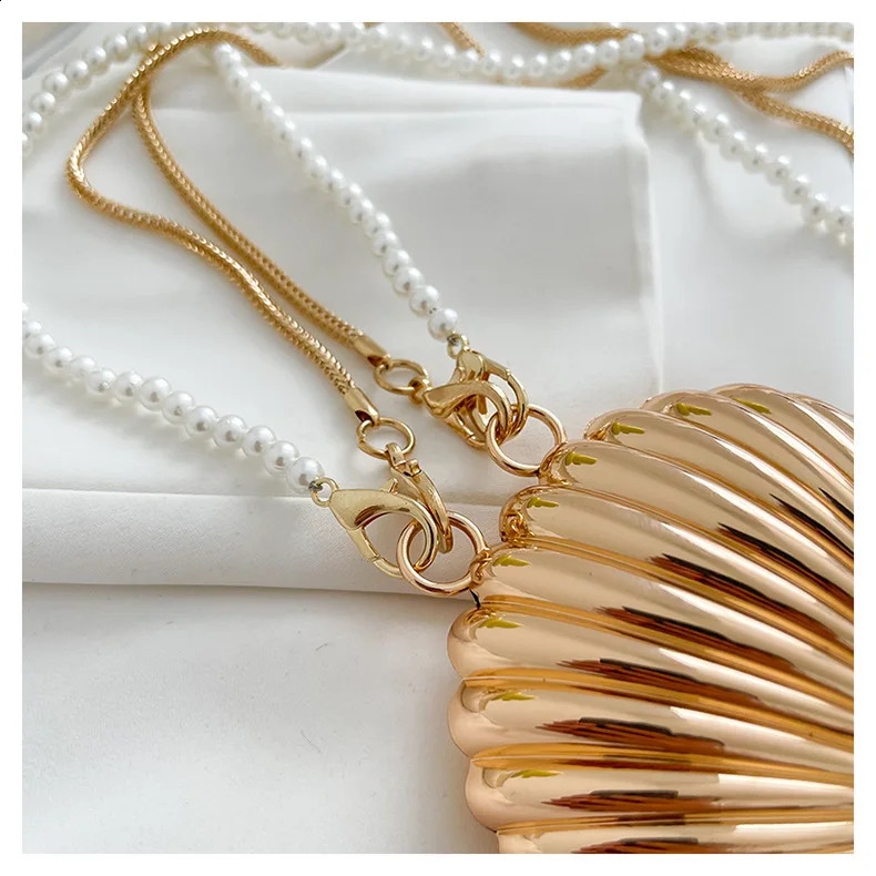 2024 Summer Lipstick Bags for Women Fashion Pearl Mini Purse Crossbody Bag High Quality Gold Shell Bag er Shoulder Bag 250103ww