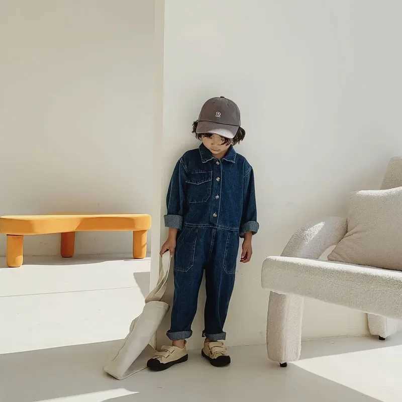Childrens denim jacket jumpsuit childrens jeans boys jeans fashionable Korean baby clothing girls long sleeved jumpsuit W241227