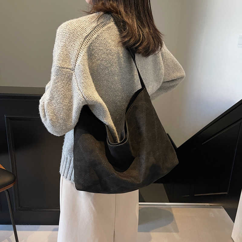 Suede Simple and Beautiful 2024 Leisure New Style Autumn/Winter Large Capacity Commuting Fashion Tote Underarm Single Shoulder Bag for Women 241231