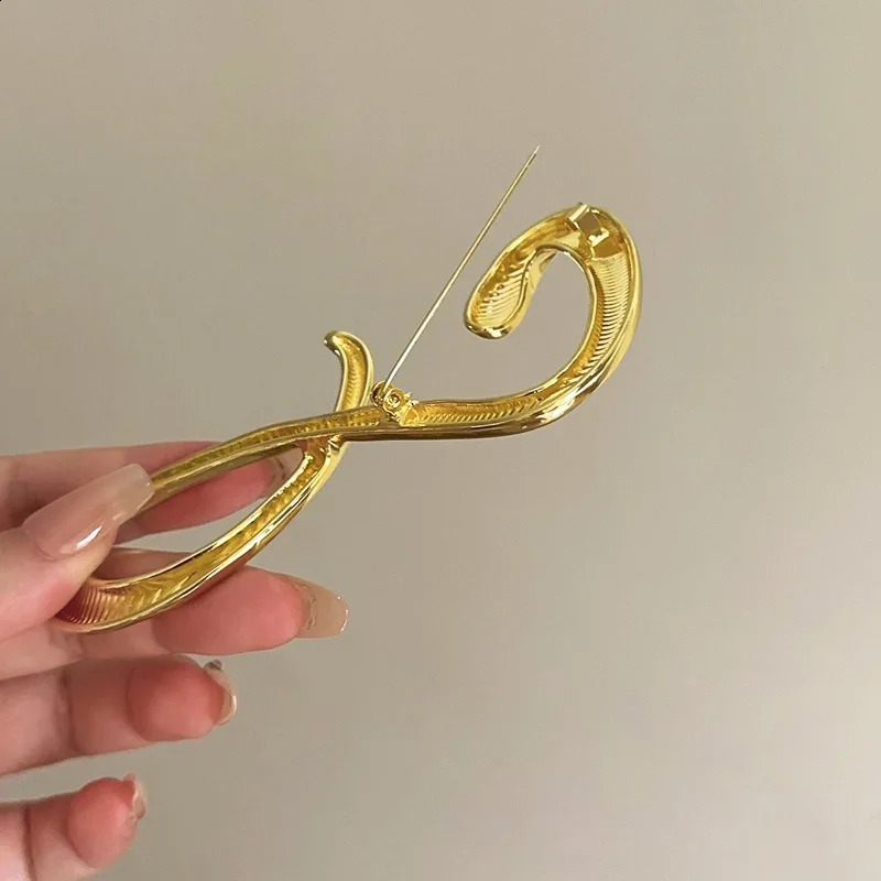 Big Statement Fashion Irregular Metallic Lucky Number Brooches For Women Personality Jewelry Brooch Pins 241227