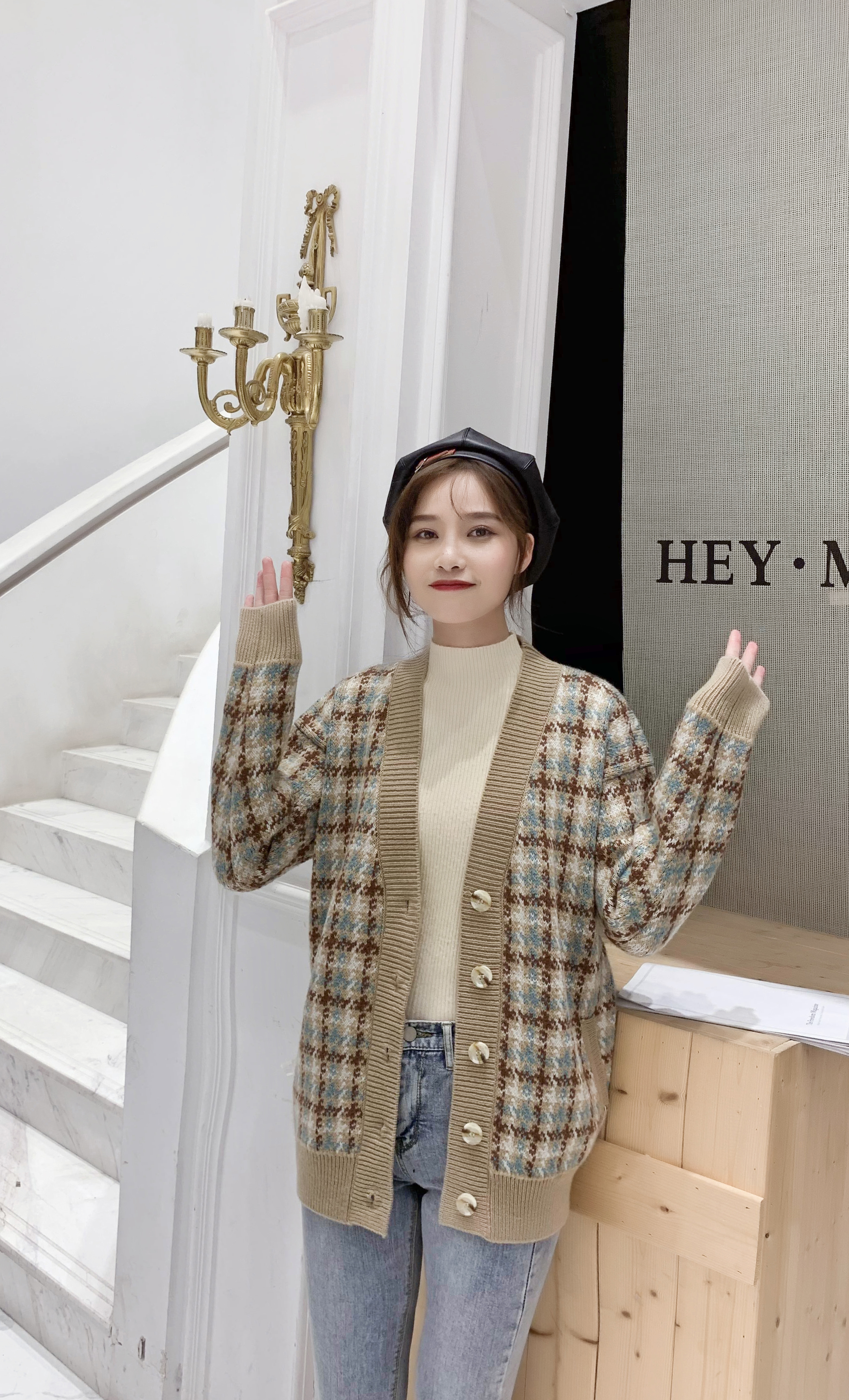 Elegant Women's Wool Sweater with Slim Design - Perfect for Cool Weather Comfort