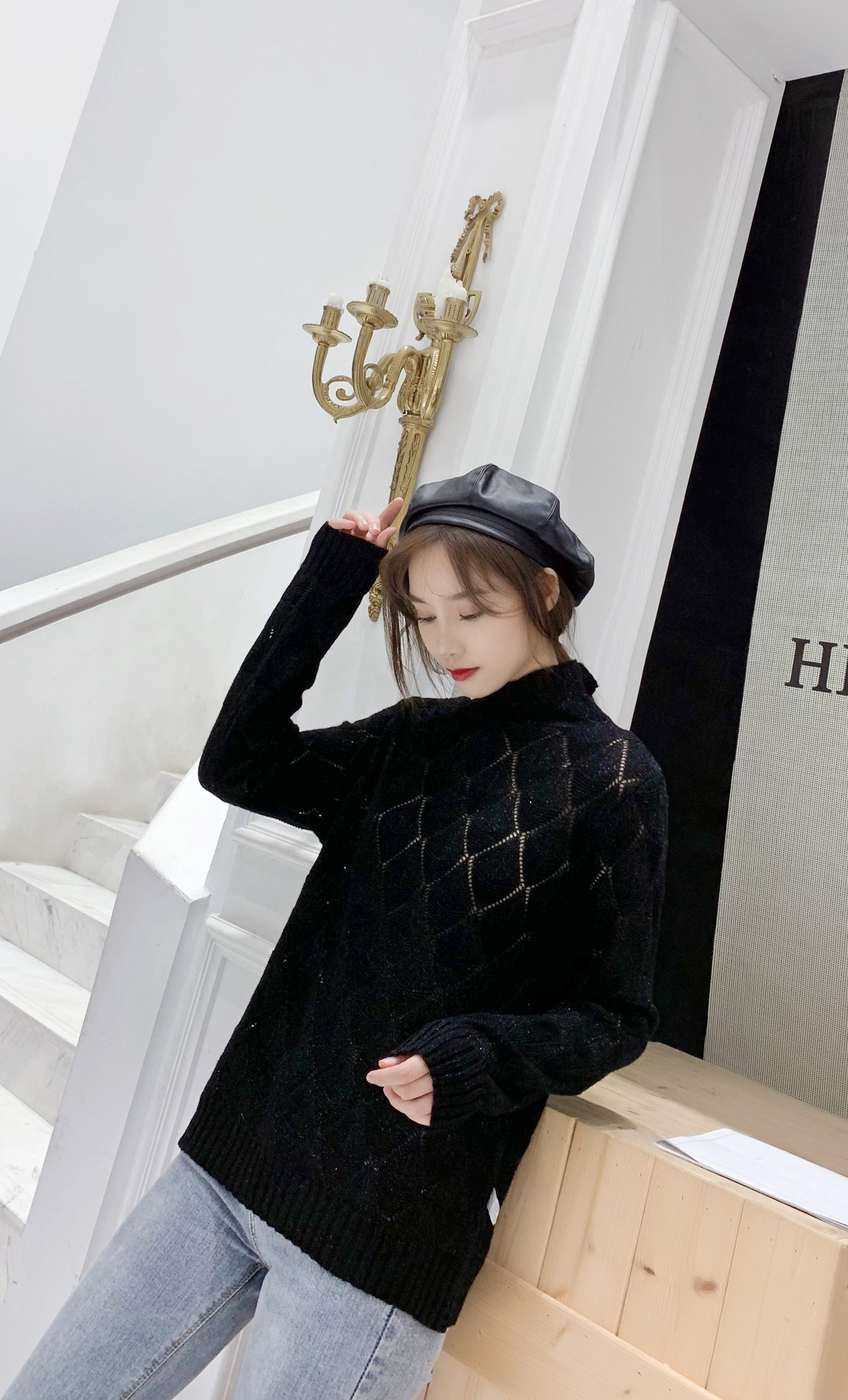 Soft and Warm Slim-Cut Wool Top for Women - Perfect Addition to Your Fall Collection