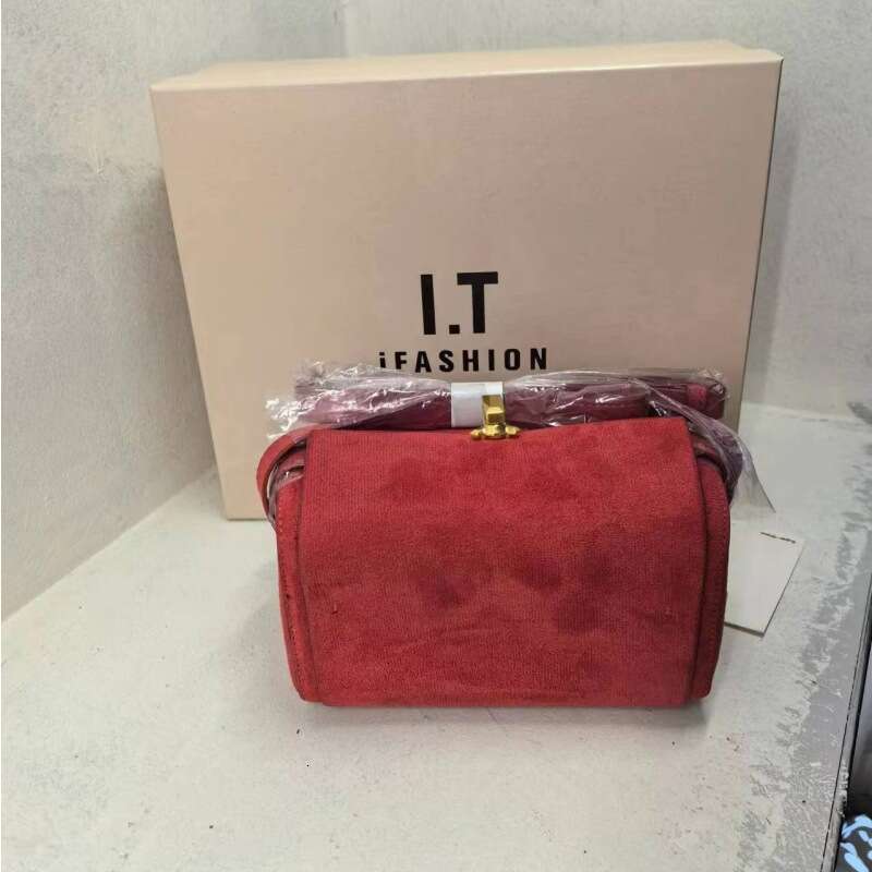 Small square with niche design box 2024 new matte leather fabric material sense lock buckle flip handle single shoulder bag for winter