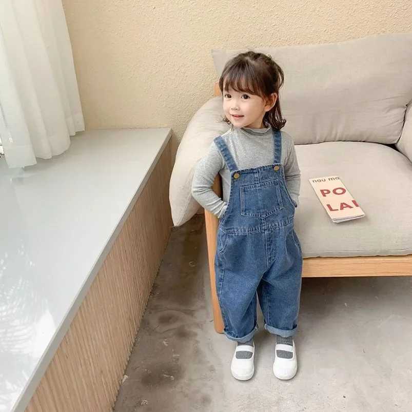Summer denim baby girl boy tight jeans jumpsuit new pocket childrens casual loose jumpsuit blue childrens bodysuit W241227