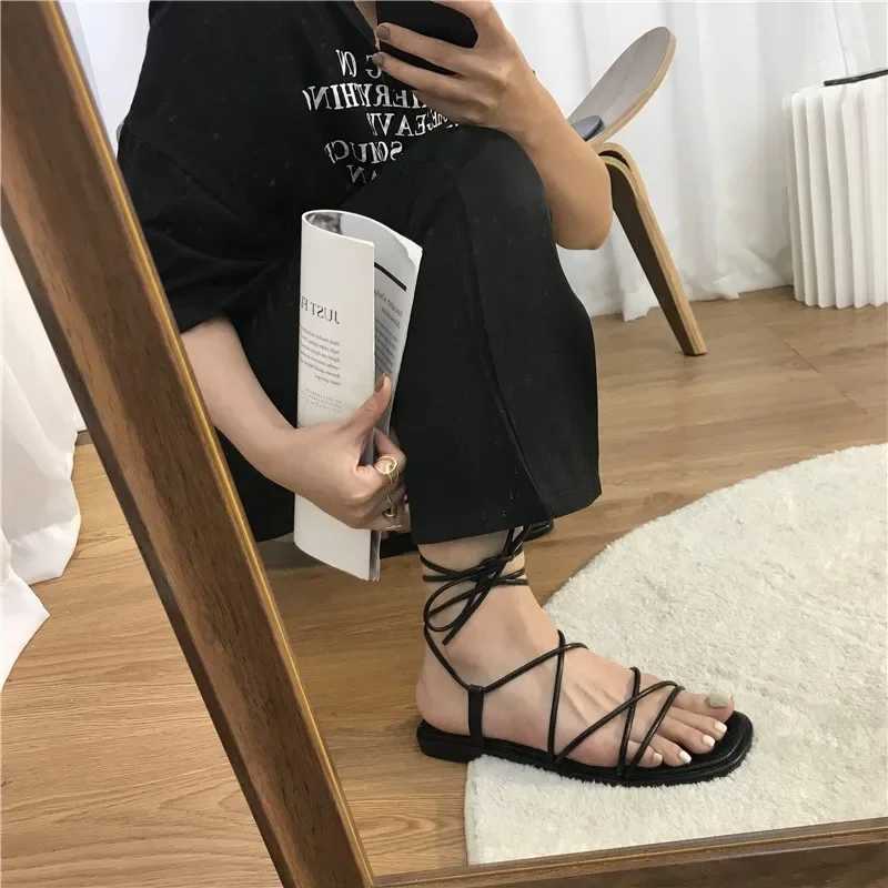 High Quality Summer Shoes Women Sandals Narrow Band Vintage Square Toe Flat Cross Strap Thong Sandals V Shape Design Shoes Women T241227