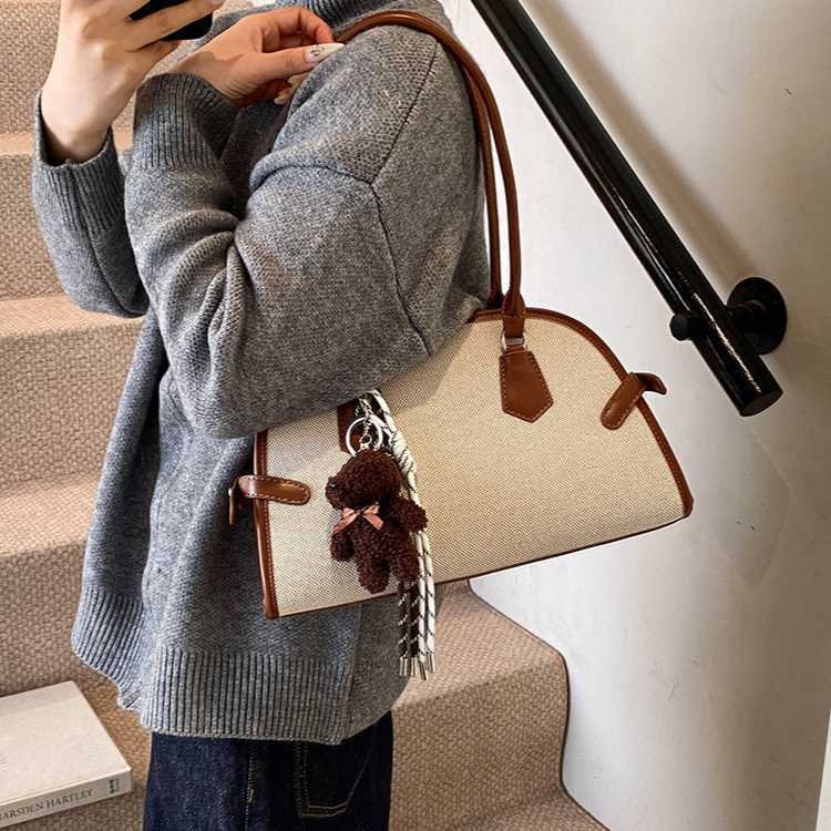 Advanced bowling bag, armpit bag, autumn winter niche design, contrasting color commuting bag, single shoulder tote bag 241215