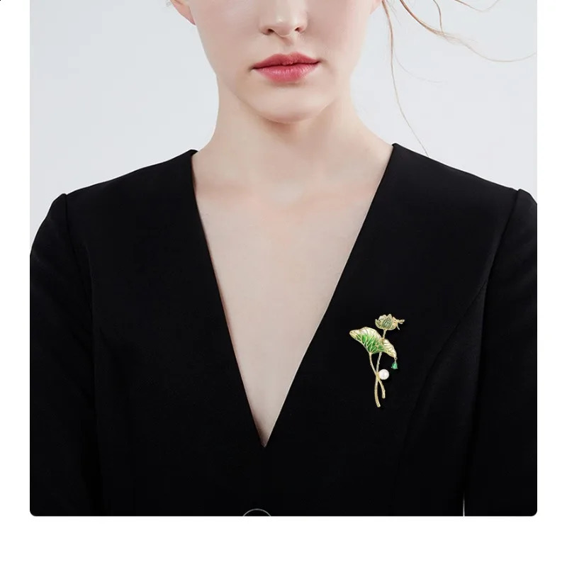 Female Pearl Brooch Shawl Clip Dress Coat Corsage Pin Decoration Silk Buckle Clothe Suit Accessory Badge Breastpin Jewelry Gift 241227