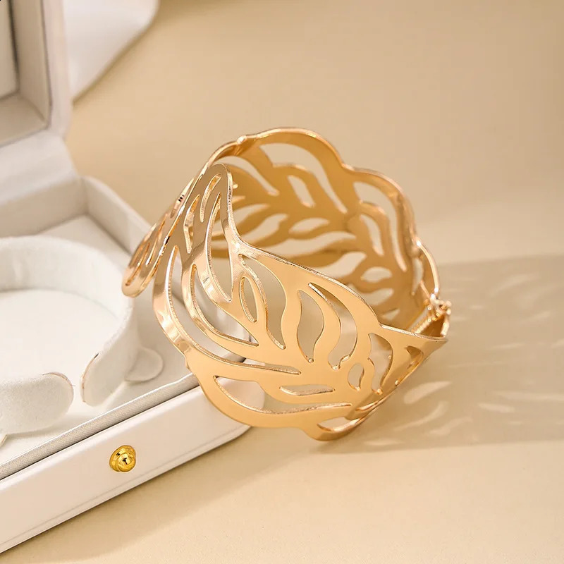 Bracelet For Women Vintage Metal Wide Face Hollow Leaf Spring Geometric Buckle Ladies Holiday Party Gift Fashion Jewelry DB022 241227