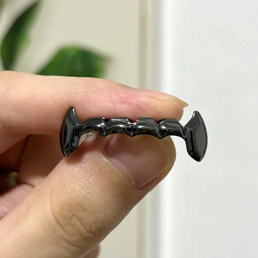 YONGX Gold Silver Buckle Teeth Grilz Teeth Hip Hop Gloss Teeth Mens Halloween Jewelry Role Playing W241227