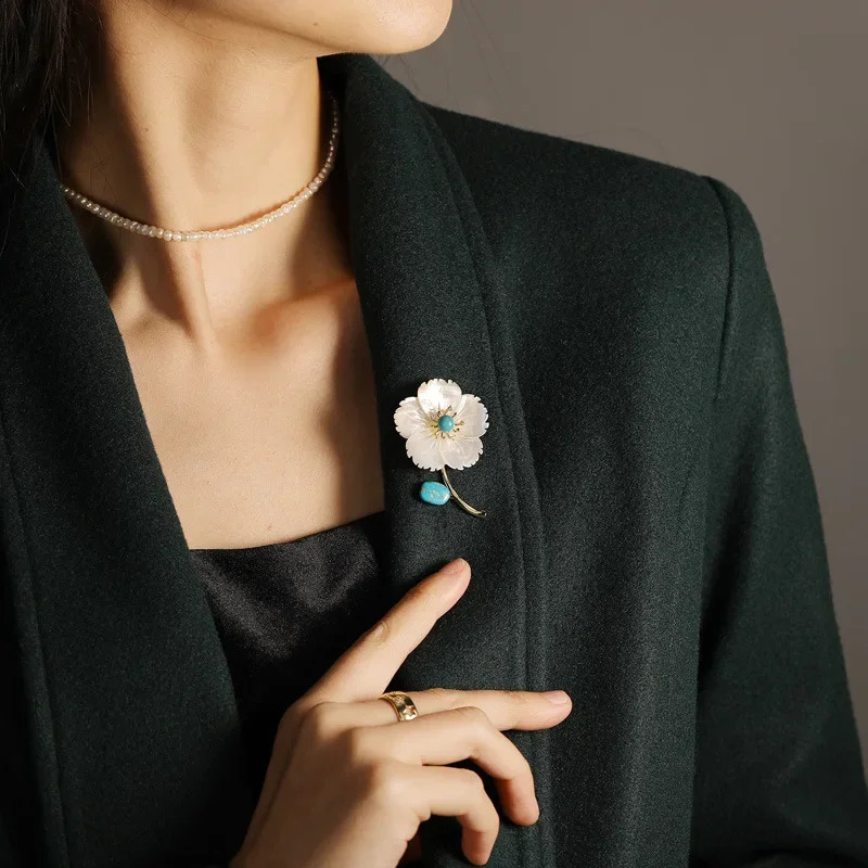 Natural Pear Shell Flower Brooch Natural Stone Brooch Accessories Wholesale 241227