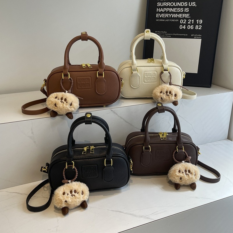 Spring 2025 Women's Handbag Designer Bowg Simple and Fashionable Crossbody Baross Small Square Bag