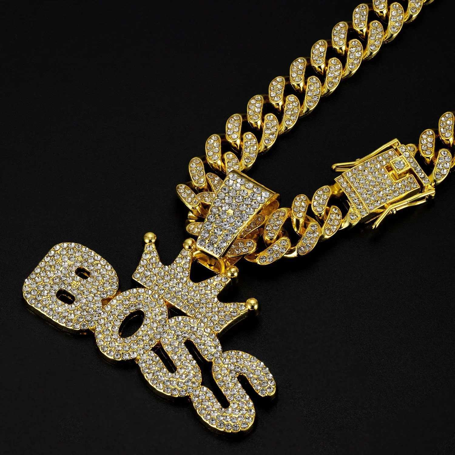 Men Women Hip Hop Bling KING QUEEN Letter Pendant Necklace 13mm Miami Cuban Link Chain Necklaces d Out Charm Fashion JewelryXJ241227