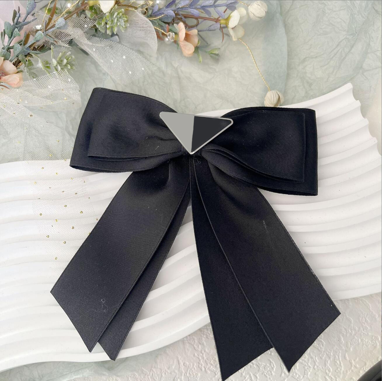 Luxury Womens Designer Triangle Hair Clips For Ladies Girls Letter Hair Clips Large Geometric Hairpin Crab Hair Claw Clip Hair Accessories