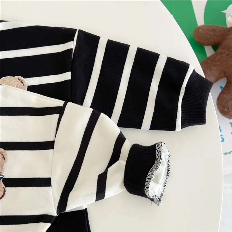 Autumn Baby Clothes Korean Stripe Jumpsuits for Girl Boys Cute Bear born Romper Infant Bodysuits Loose Toddler Clothing 241226