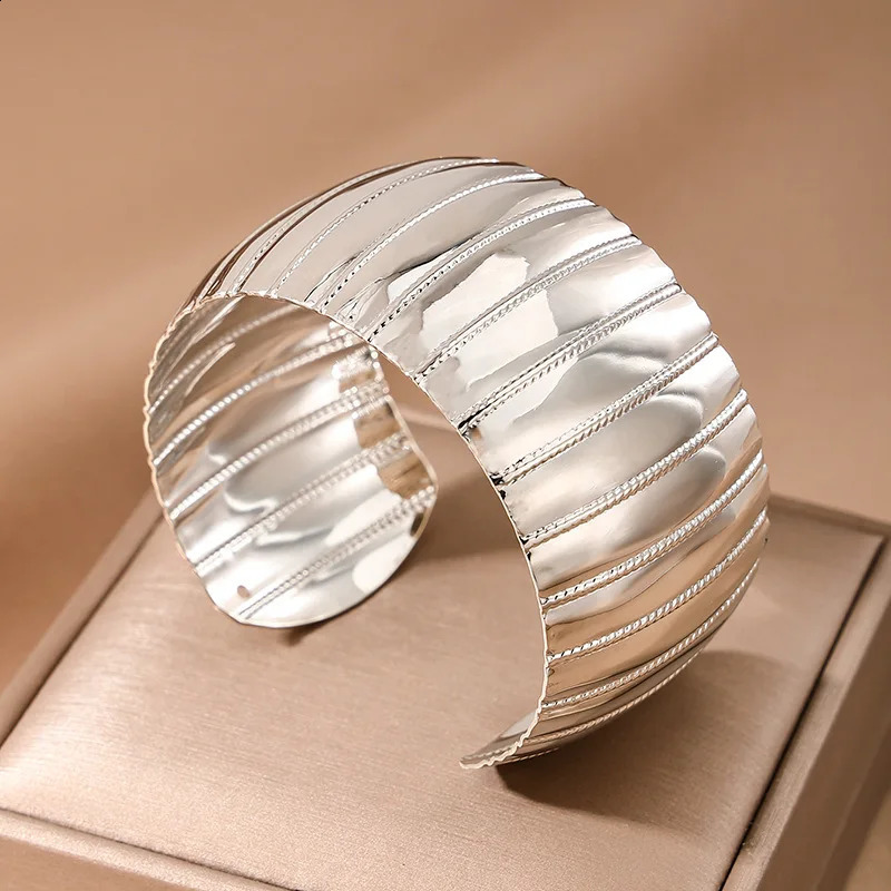 Bracelet For Women Retro Metal Vertical Stripe Geometric Metal Cuff Bangles Holiday Party Gift OL Fashion Jewelry CB0 241227