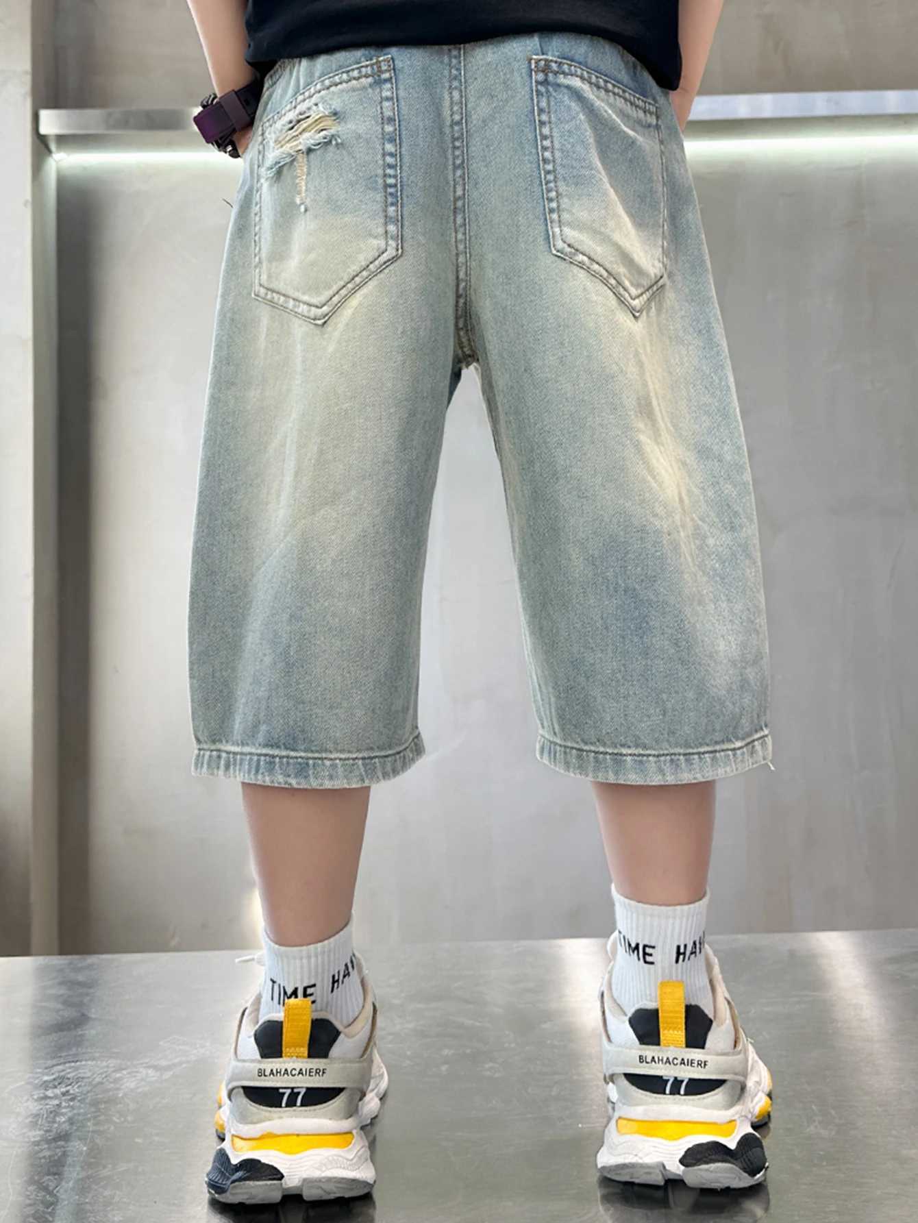 Boys colorful spray-painted ripped denim shorts W241227