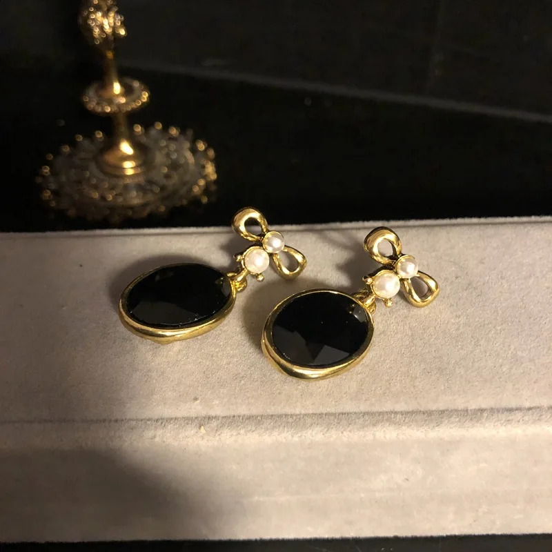 Antique Gold Light Sense Necklace and Earring Suit Black Colored Glaze Inlaid Jewel Diamond All-Match Necklace 241226