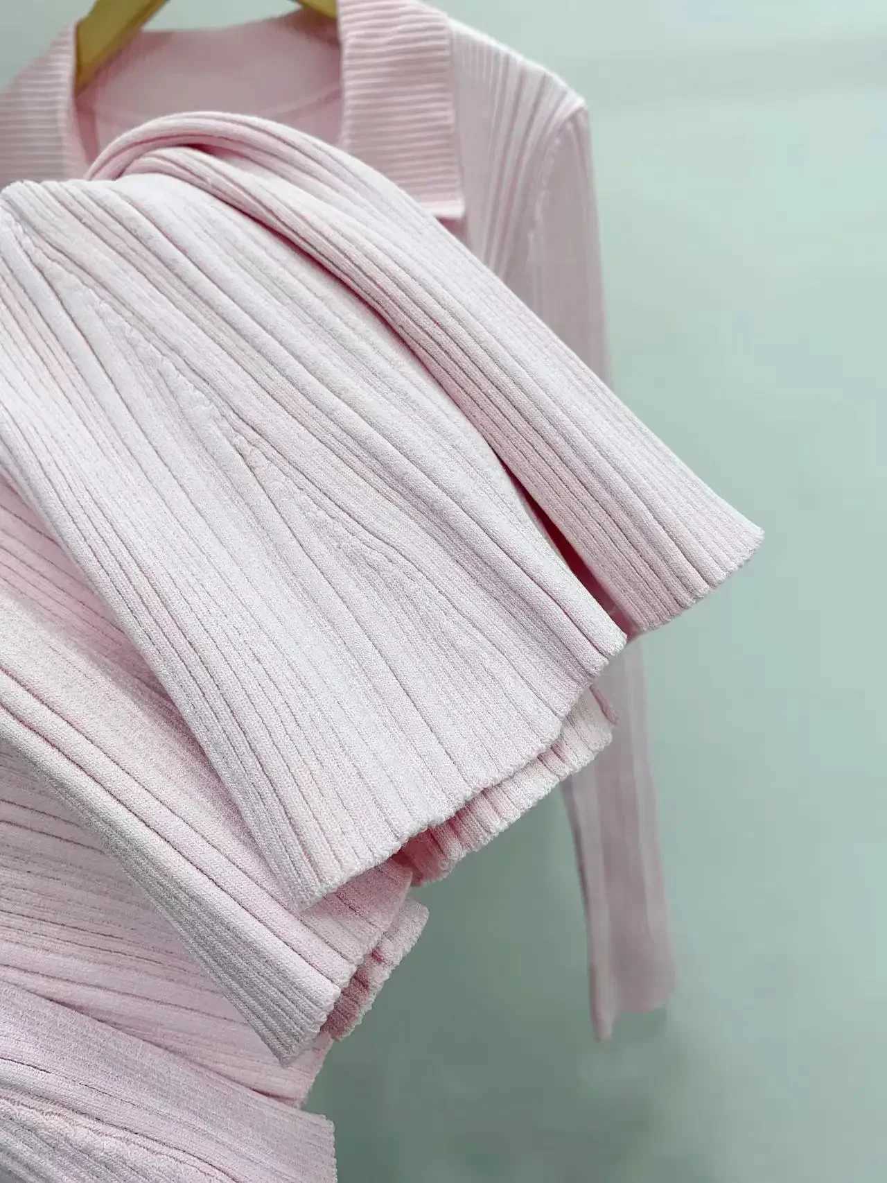 Puff Slve V-neck Knitted Dress 2023 spring New Commuter Midi Skirt High Waist Slim Fit Sexy Dresses 5220643 X241226