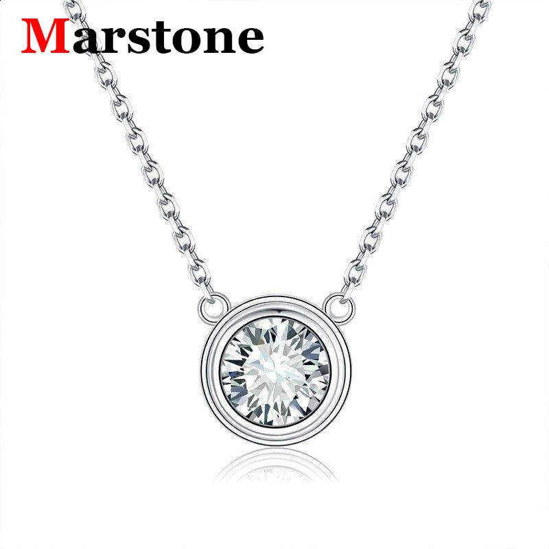 05CT Diamond Womens Necklace S925 Sterling Sliver 18K White Gold Trillion Pendant Chain for Women 241226