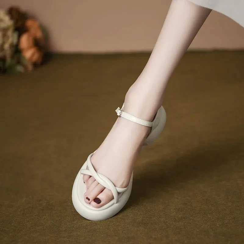 High Quality Rome Sandals High heels Womens summer New Thick bottom Sponge cake Matching skirts Beach shoes T241227